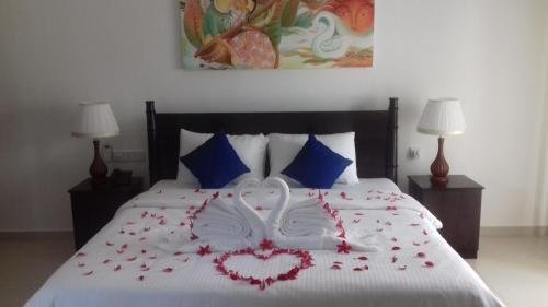 Фото Capital O 132 Blue Spring Hotel