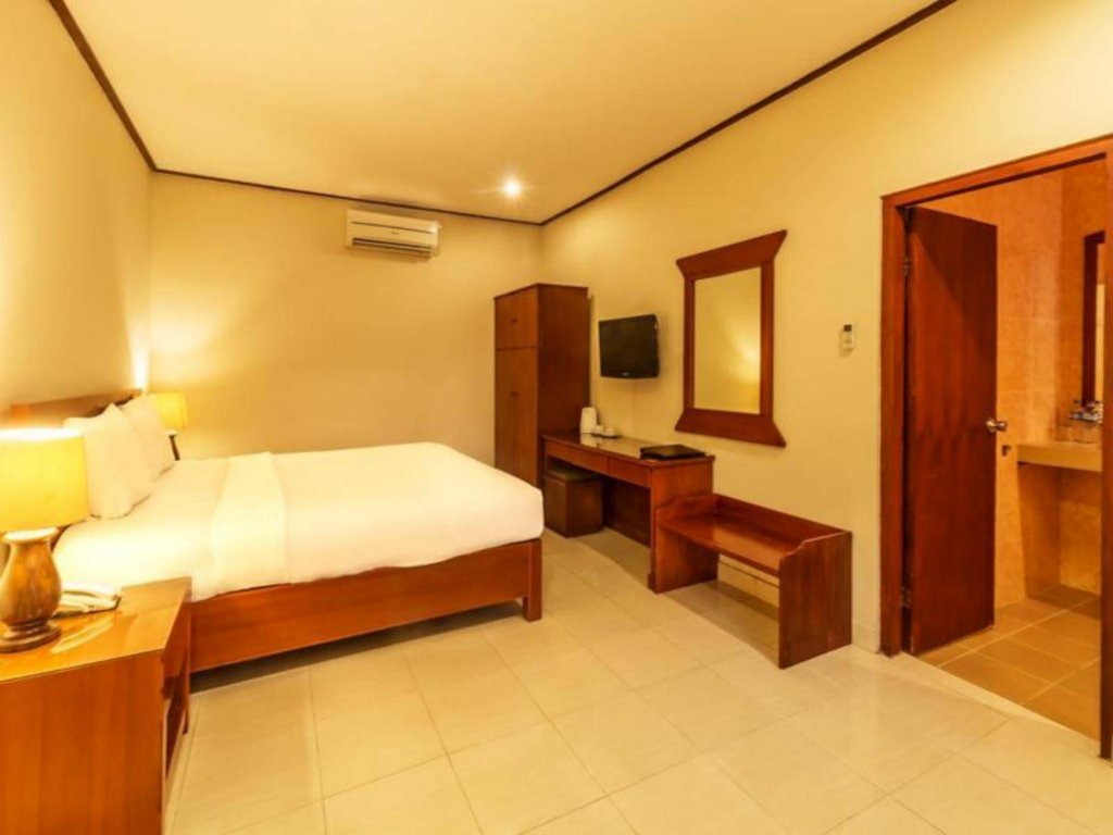 Фото Yulia Beach Inn Kuta