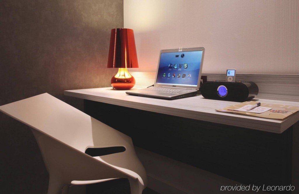 Фото Petit Palace Santa Bárbara