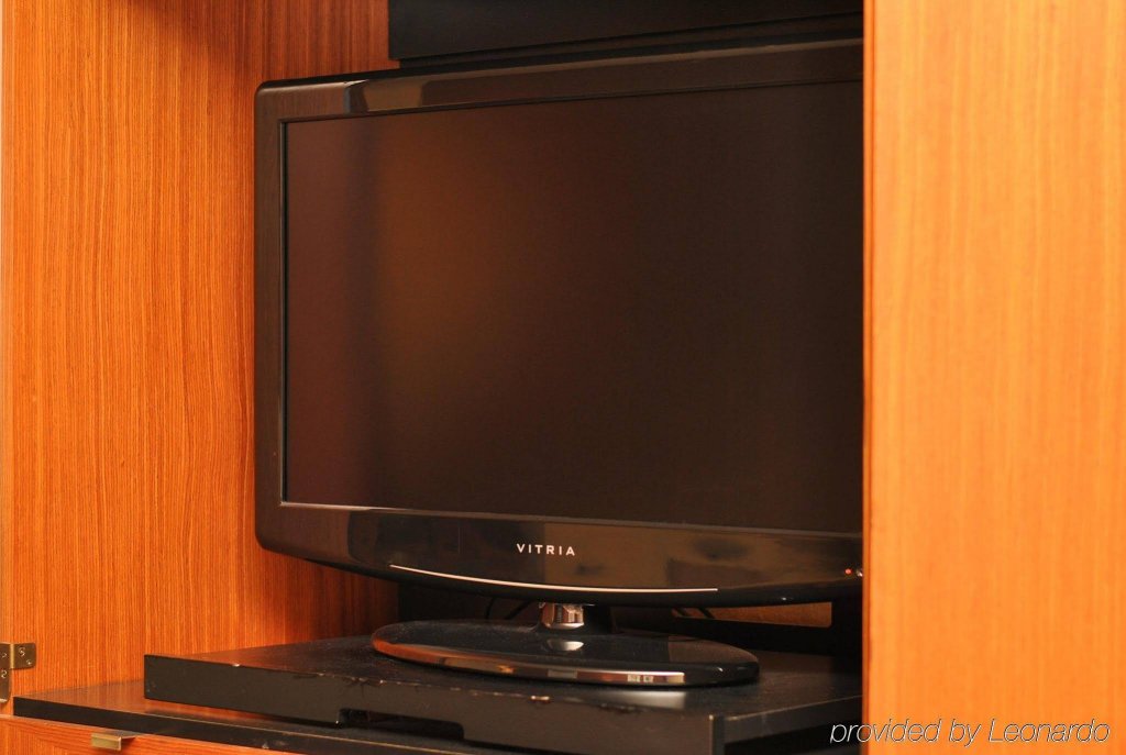 Фото Atrium Hotel and Suites