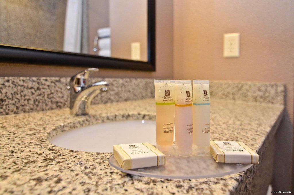 Фото Best Western Plus Carousel Inn & Suites