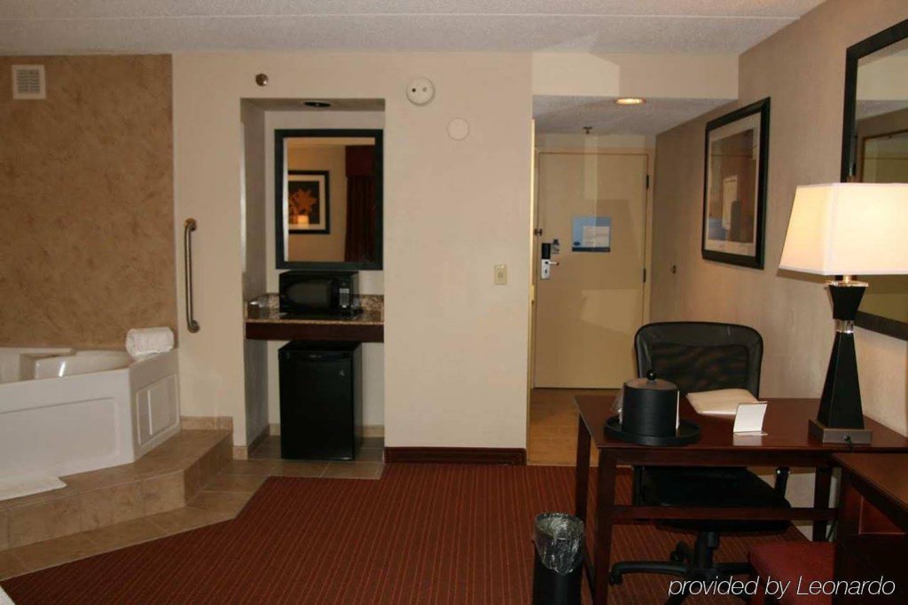 Фото Hampton Inn Scranton at Montage Mountain