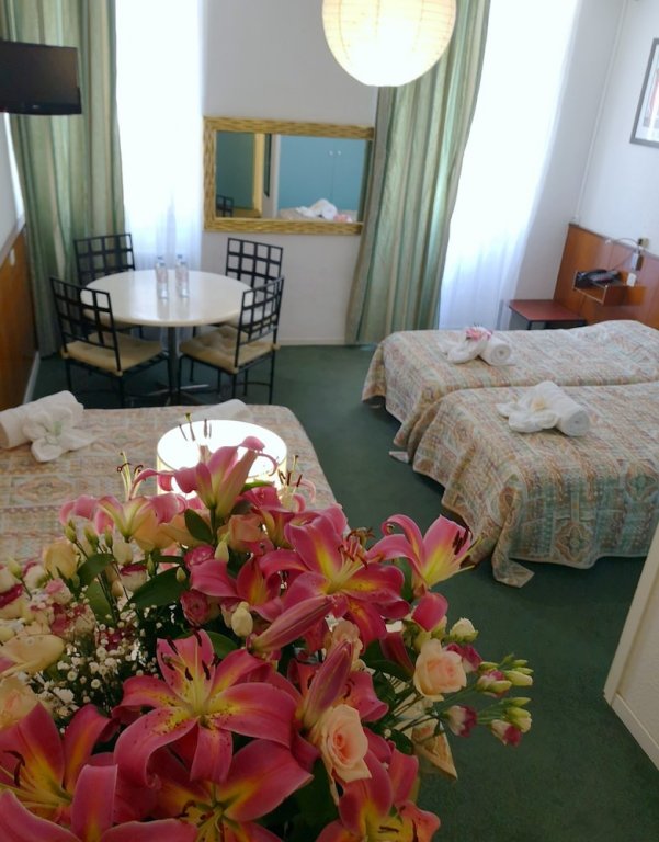 Фото Azurene Royal Hotel