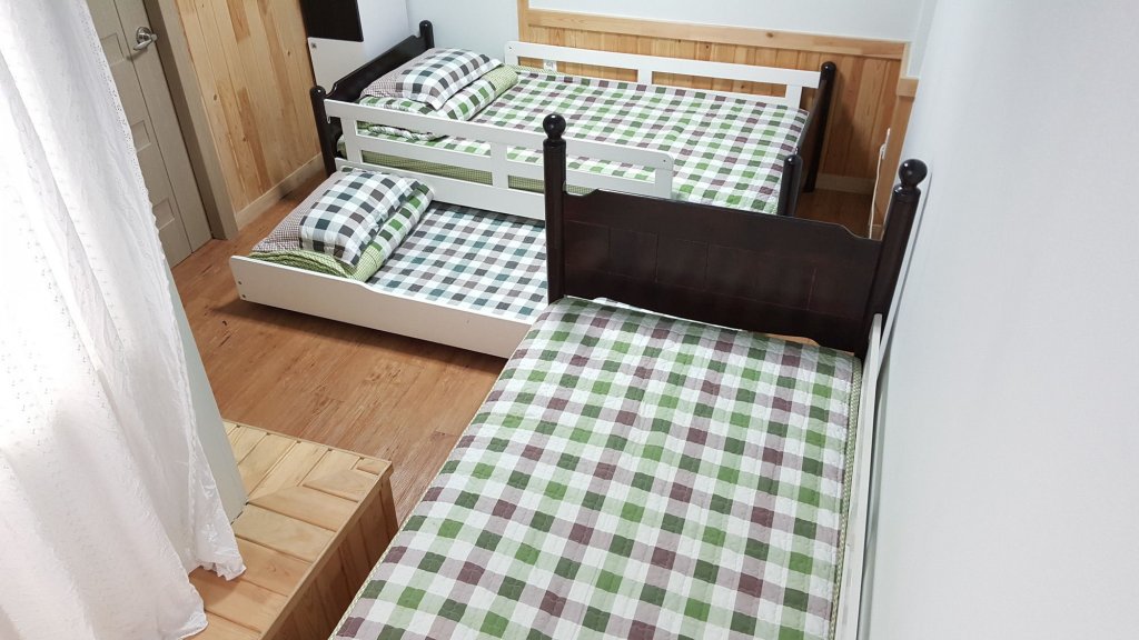 Фото Dongbaekseom Guesthouse - Hostel