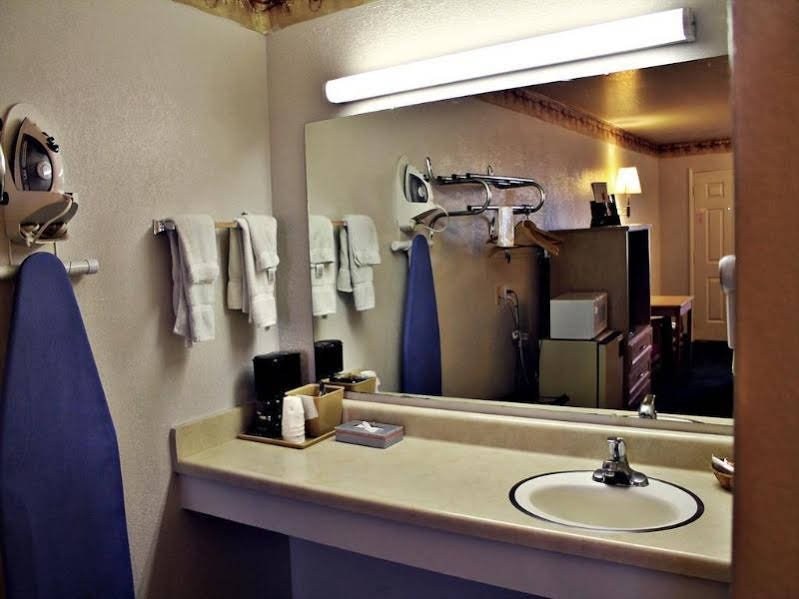 Фото Super 8 by Wyndham Fredericksburg