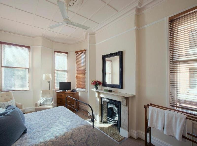 Фото The Russell Boutique Hotel