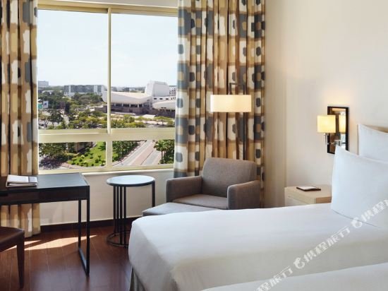 Фото Movenpick Ambassador Hotel