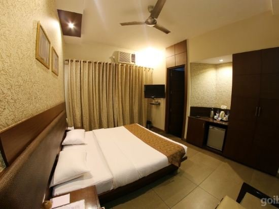 Фото Fabhotel Phoenix Hospitality