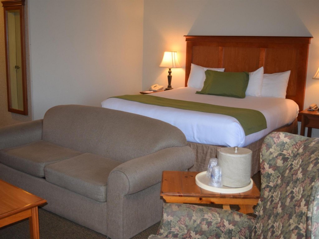 Фото Best Western Plus Rivershore Hotel