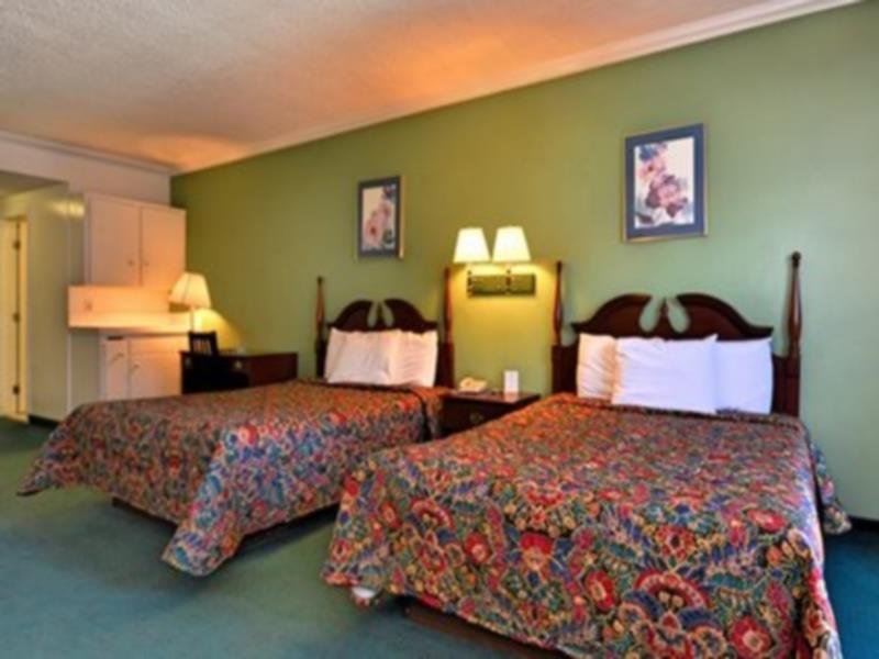 Фото Rodeway Inn near Melrose Ave