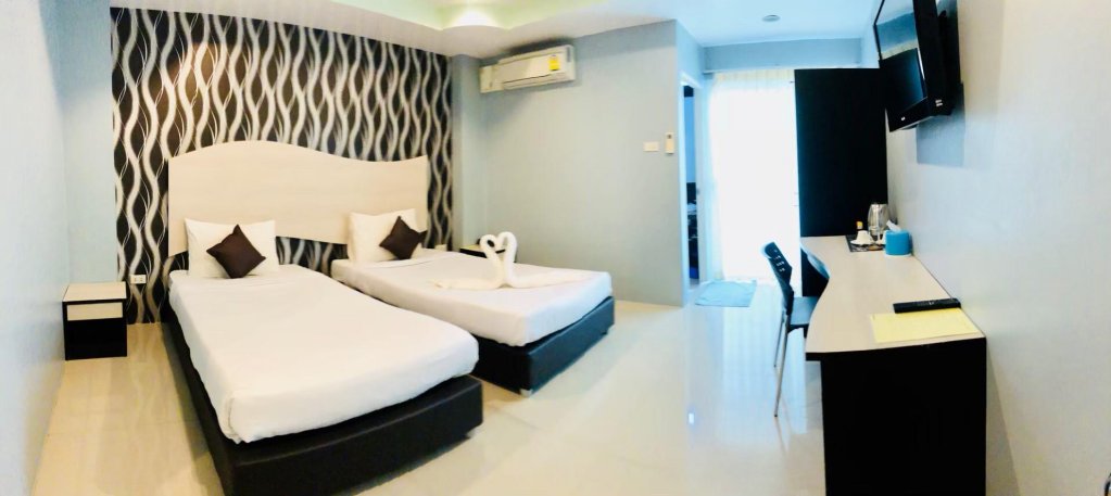 Фото отеля 2