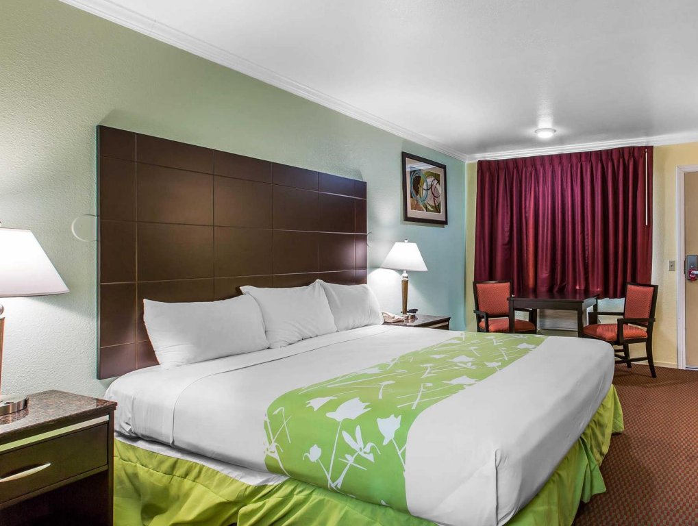 Фото Coastal Breeze Inn