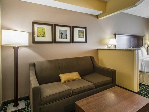 Гостиница Comfort Suites Sawgrass в Корал Спрингс