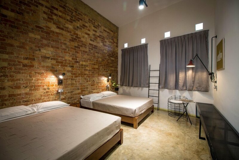 Гостиница The Brownstone Hostel & Space в Ипохе