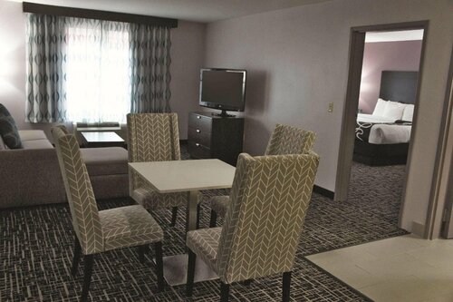 Гостиница La Quinta Inn & Suites by Wyndham Russellville