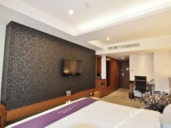 Фото The Bauhinia Hotel - Central