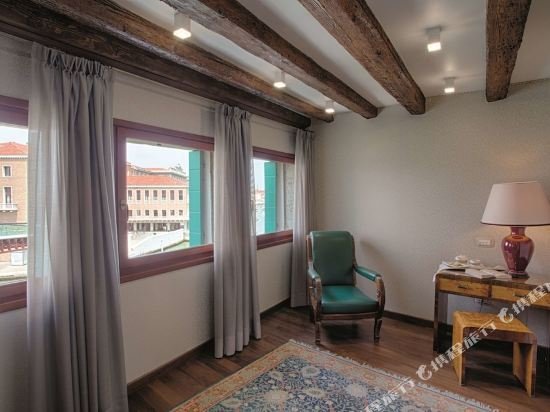 Фото Santa Chiara Hotel
