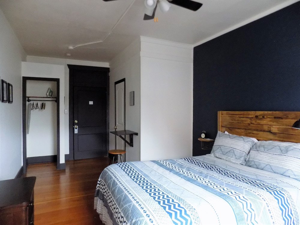 Фото The Landmark Inn