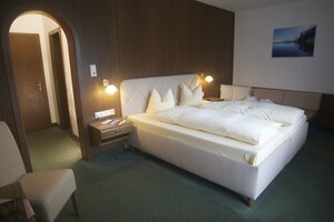 Hotel Sonnhof (Austria, Mutters, Burgstall 12), hotel