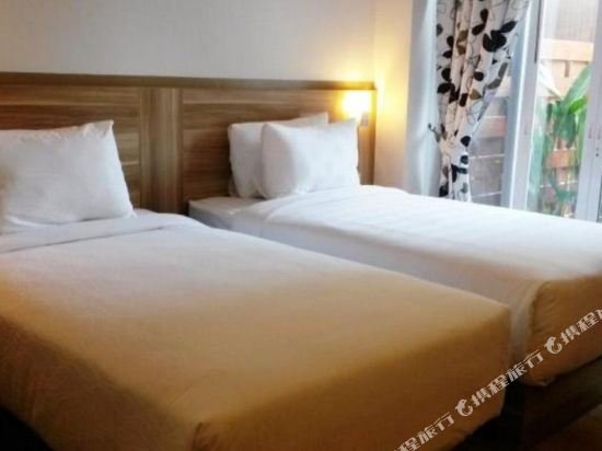 Фото DinsoMon Hotel