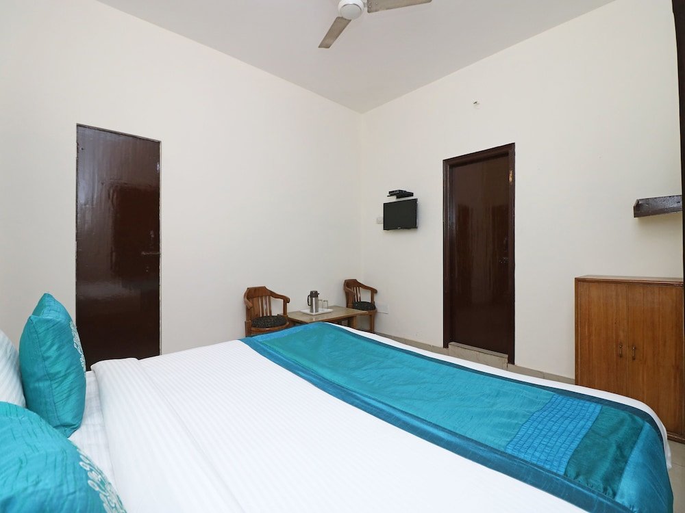 Фото Oyo 9963 Hotel Raja Palace