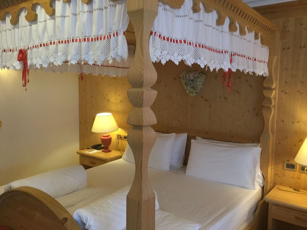 Фото Hotel Sassongher