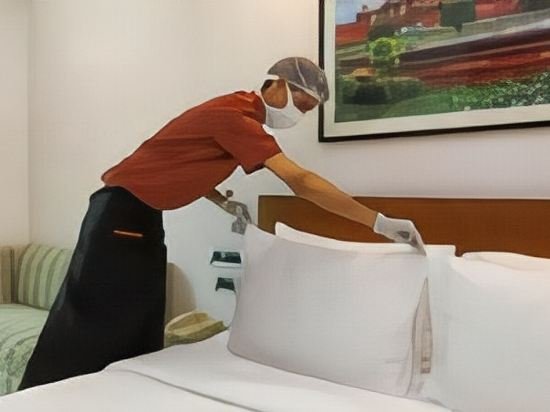 Фото Red Fox Hotel Dehradun