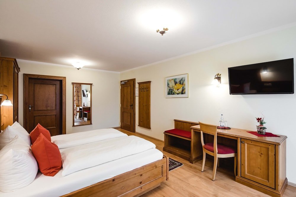 Фото Hotel Bayerischer Löwe