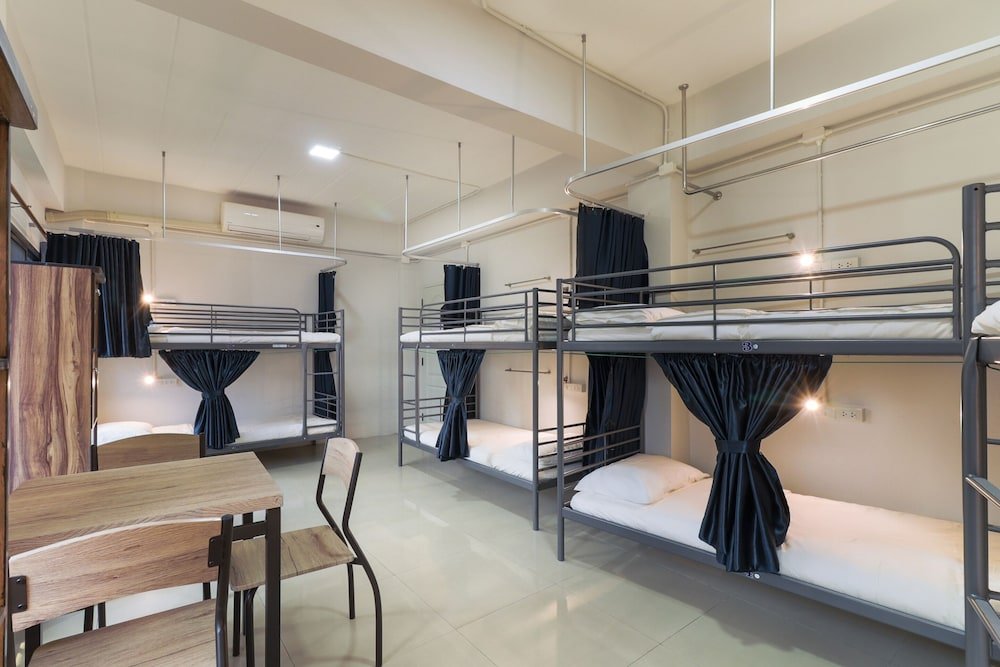 Фото Oyo 724 Green Light Cafe&bed Hostel