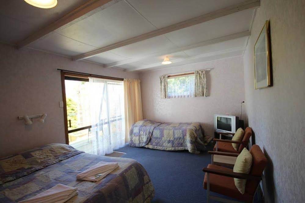 Фото Bayfield Motel and Apartment