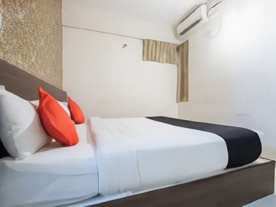 Фото Capital O 9917 Sjr Suites And Comforts