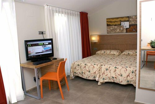 Гостиница Aparthotel Odissea Park в Санта-Сусанне