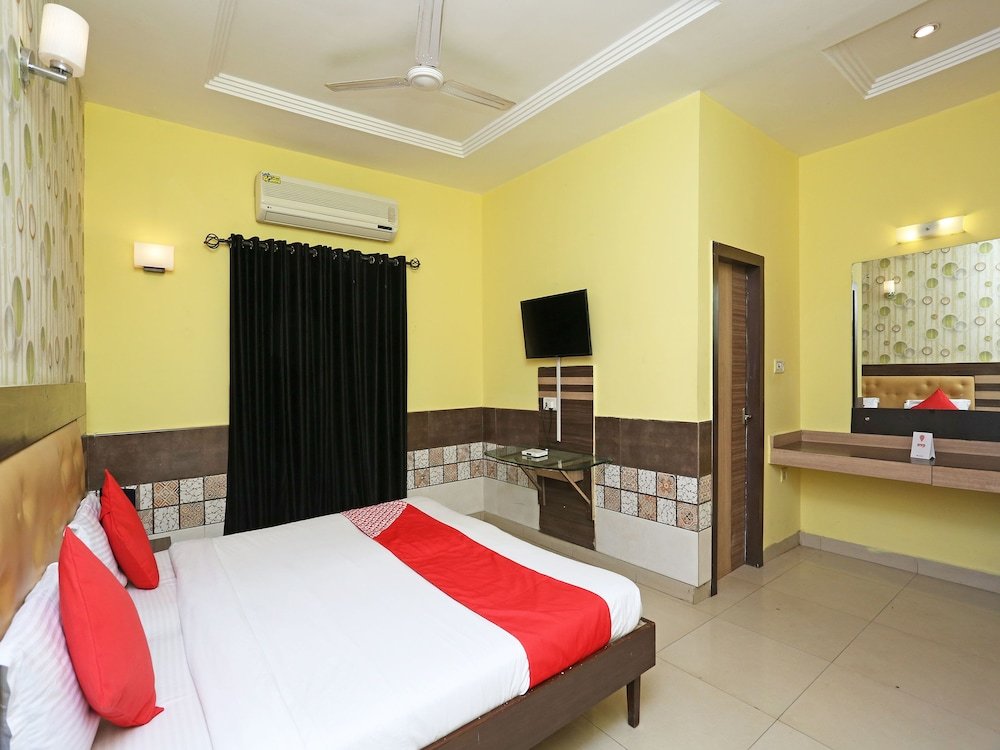 Фото Oyo 4939 Hotel Highway Inn