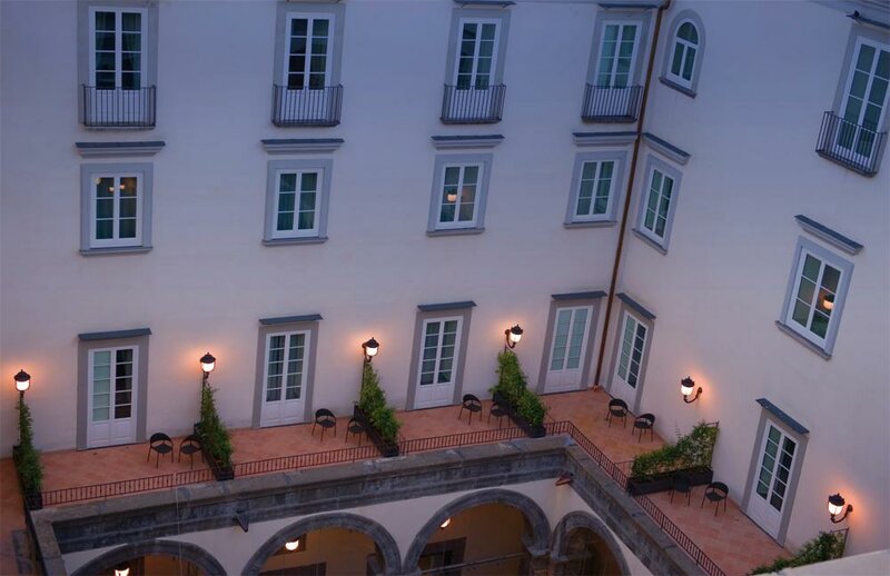 Гостиница Palazzo Caracciolo Napoli MGallery в Неаполе