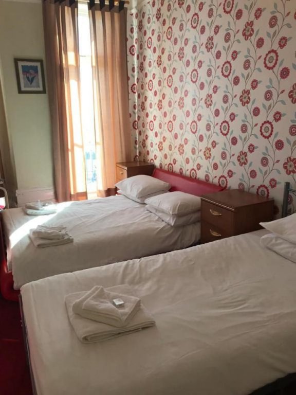 Фото The Glastonbury Hotel