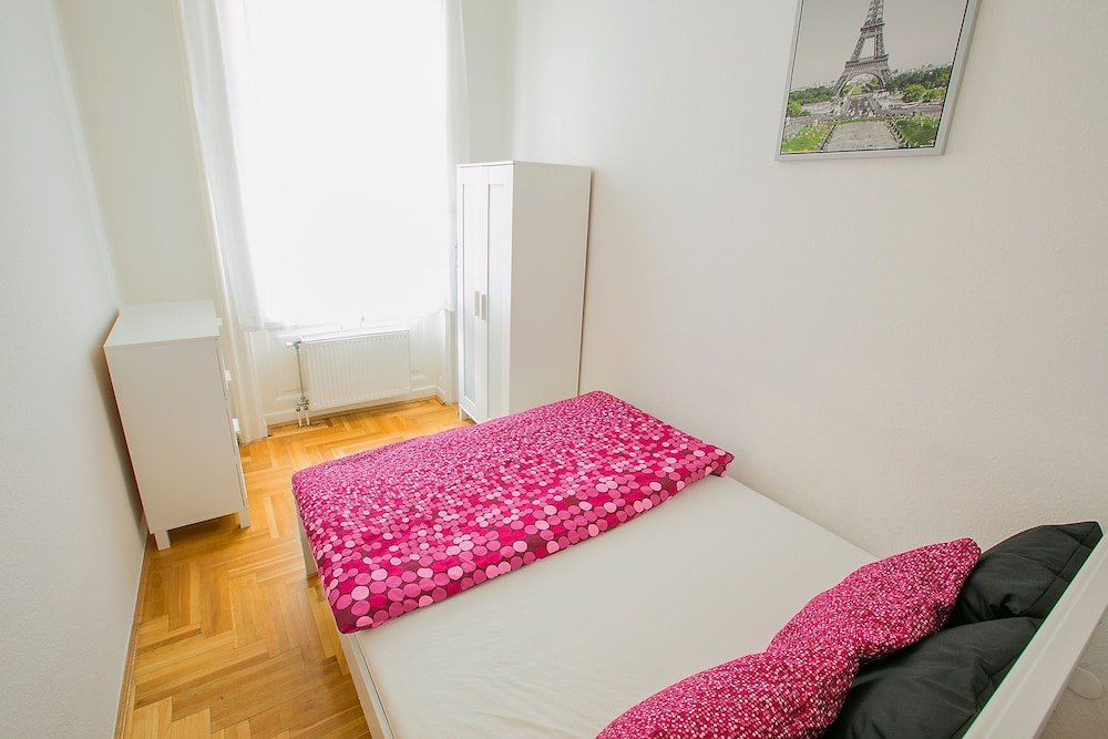 Фото Friends Hostel and Apartments Budapest