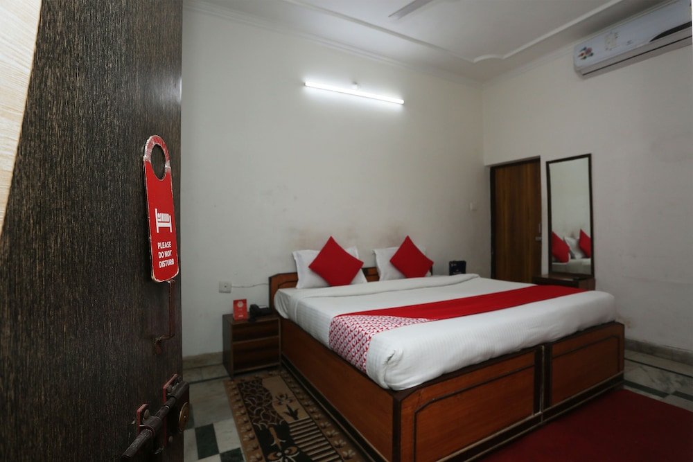 Фото Oyo 26771 Hotel Lotus Inn