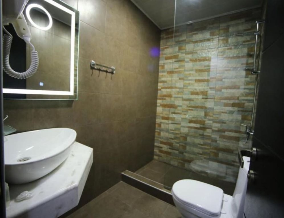 Фото Отель West Tower