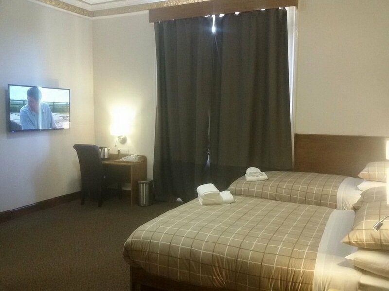 Гостиница Douglas Hotel
