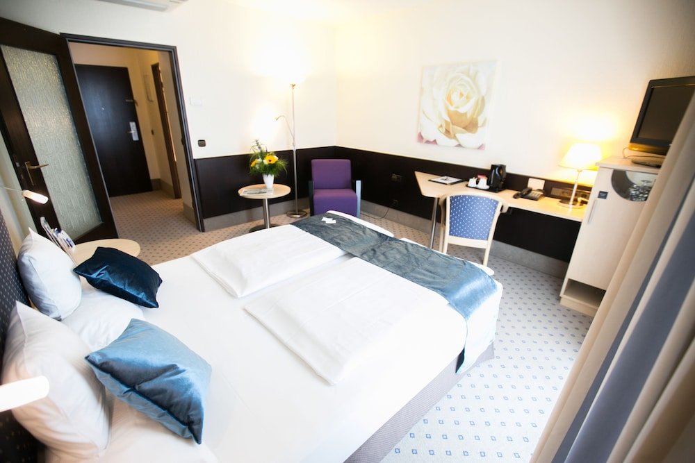 Фото Best Western Plus Crown Hotel