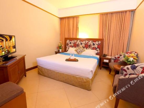 Фото Maximillian