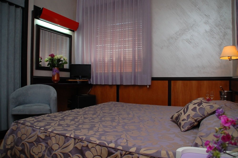 Фото Benny Hotel