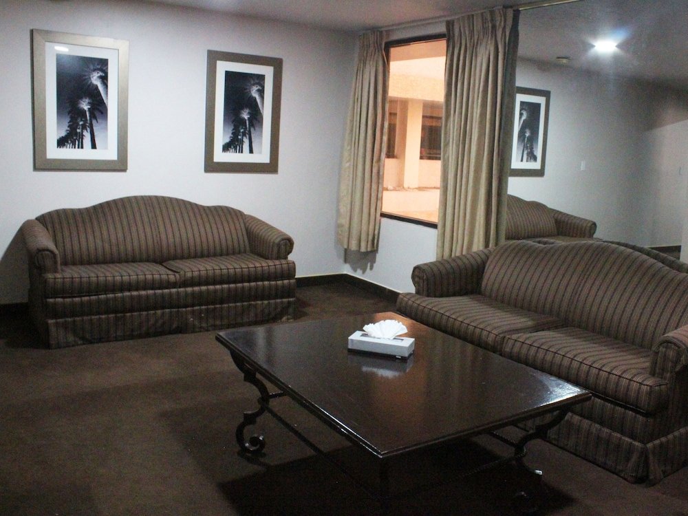 Фото Hotel Fiesta Tijuana