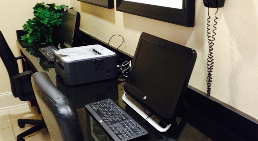 Фото DoubleTree by Hilton Raleigh Midtown, Nc