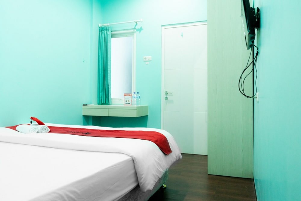 Фото RedDoorz Hostel @ Di Panjaitan Simpang Lima