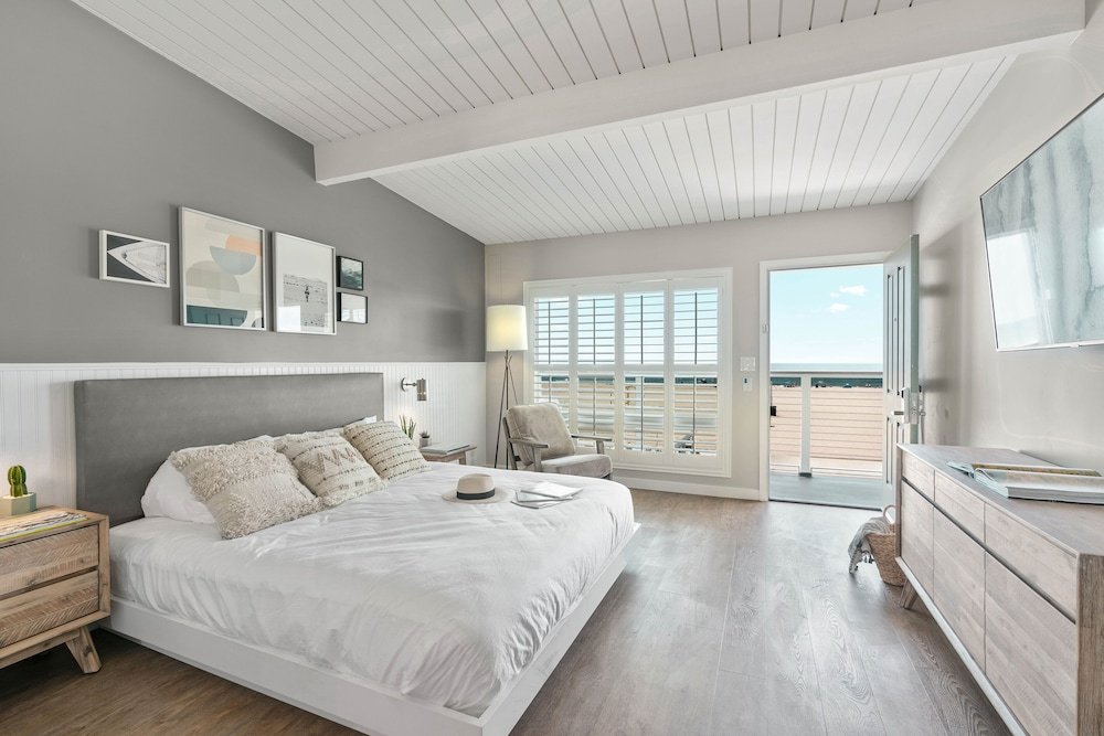 Фото Sea Sprite Oceanfront Hotel