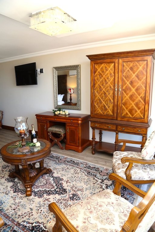 Фото Misty Waves Boutique Hotel