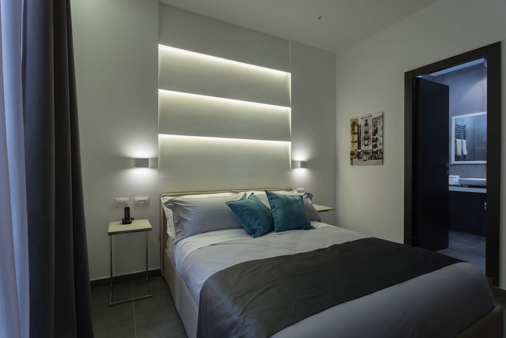 Фото Twice - Naples Duomo