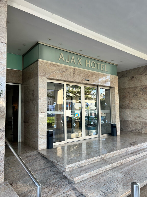 Фото отеля 2