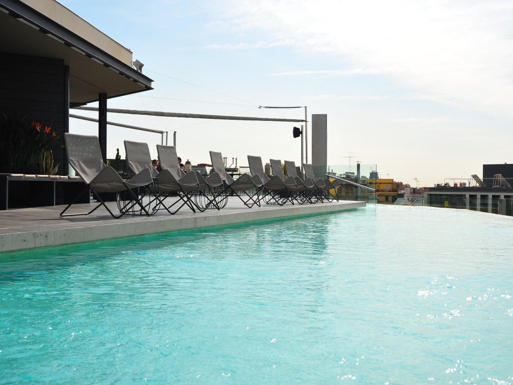 Фото B-Hotel